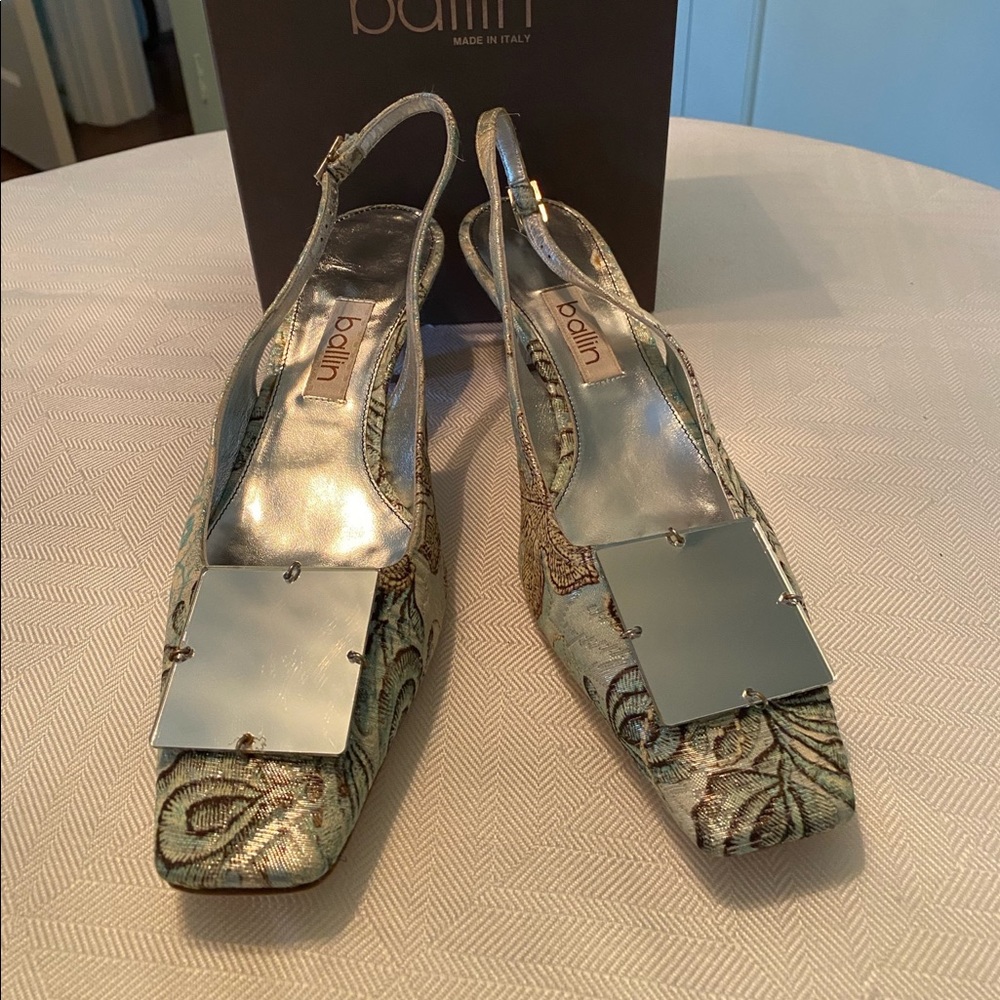 NEW!  Ballin brocade slingback